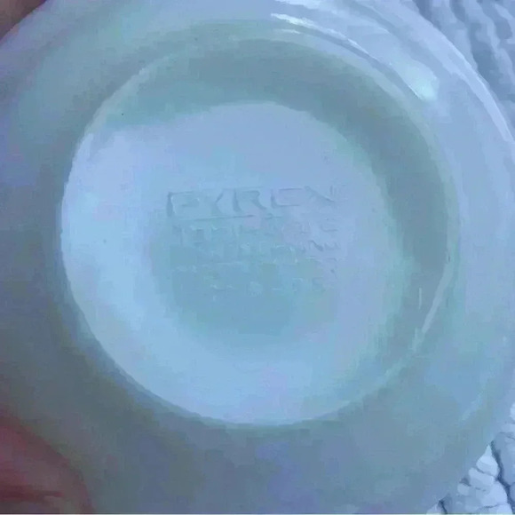 2 VINTAGE PYREX Opal white; 5-oz 706 Red-Design Tableware fruit/dessert bowls - Picture 4 of 6